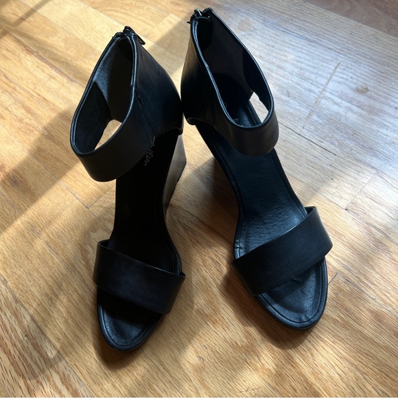 Seychelles black zipper wedge. 8.5 women’s. Worn once but no box. - Picture 3 of 10